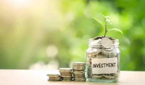 Understanding benchmarking and investment strategy in uncertain markets